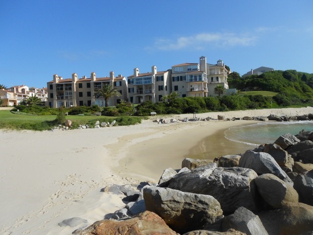 To Let 4 Bedroom Property for Rent in Port St Francis Eastern Cape